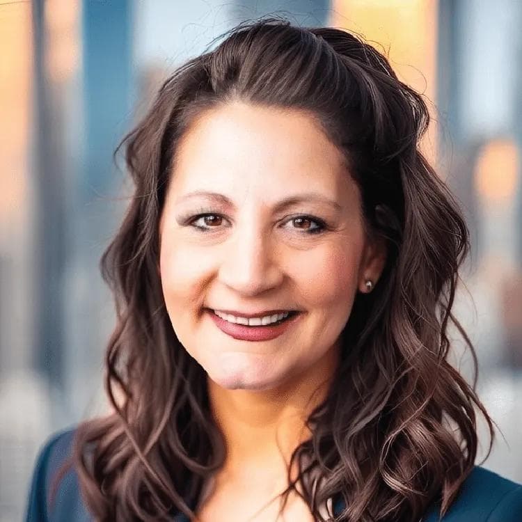 Julie Sisnroy's Profile Picture