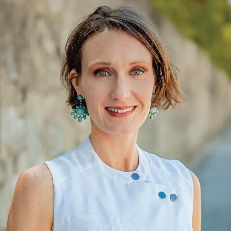 Anne Leanos's Profile Picture